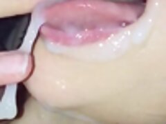Ragazza nuda dai capelli porno video amatoriali italiani rossi striscia nuda e fare un tuffo nella vasca sotto i suoi piedi