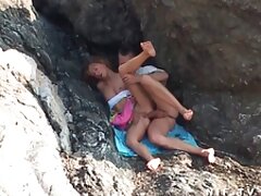 I due giovani hanno tirato video porno milf italiani una giovane ragazza è ubriaca sul letto
